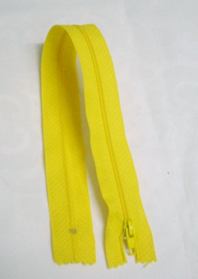 RTOműanyag zárt végű cipzár sárga 28cm 